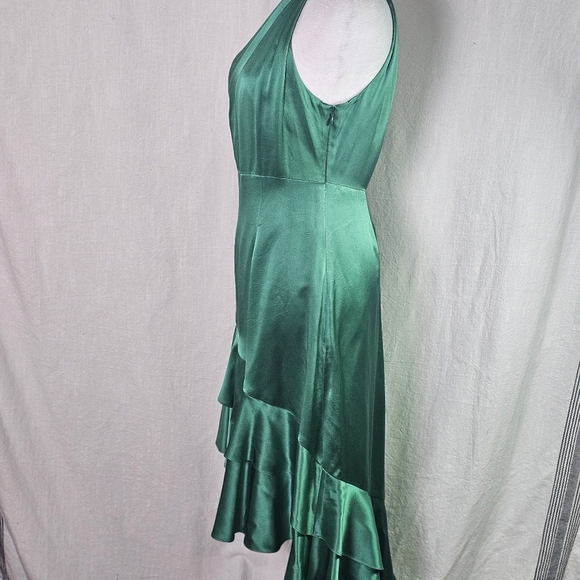 CINQ À SEPT Colina Satin One Shoulder Asymmetric Ruffle Hem Dress Emerald Green - Picture 5 of 16